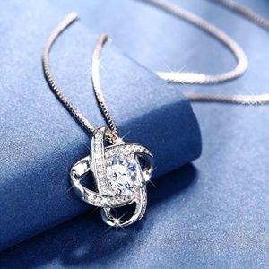 Stunning Sterling Silver Pendant & Necklace Set